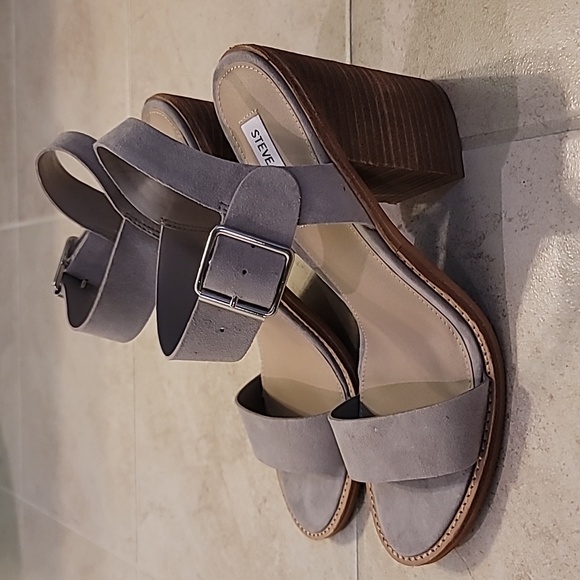 Sandals - Picture 2 of 3